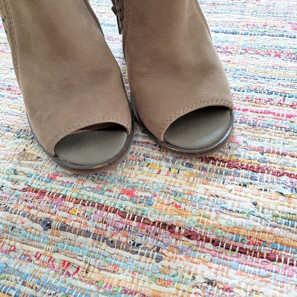 Lucky Brand Wedges - Picture 10 of 13